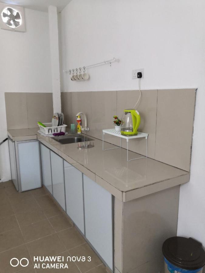 Abah 2 Room Homestay Pasir Gudang Esterno foto