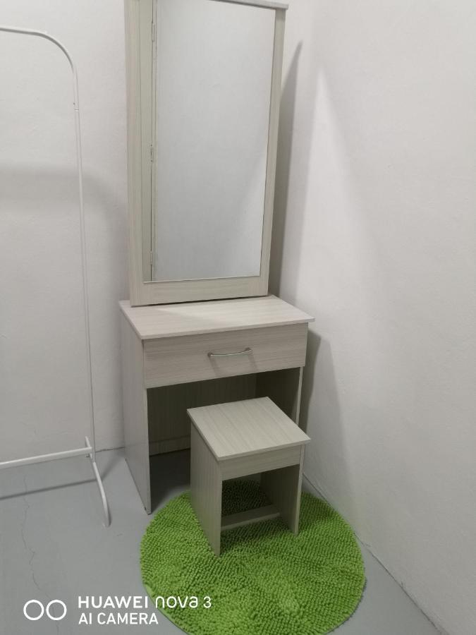 Abah 2 Room Homestay Pasir Gudang Esterno foto