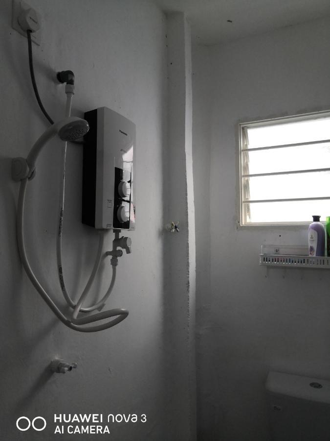 Abah 2 Room Homestay Pasir Gudang Esterno foto