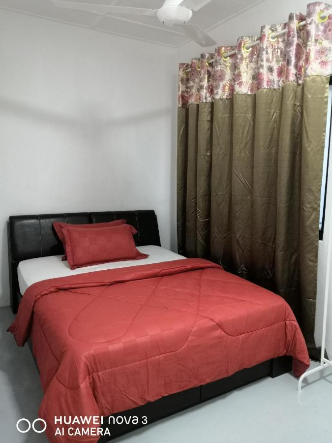 Abah 2 Room Homestay Pasir Gudang Esterno foto