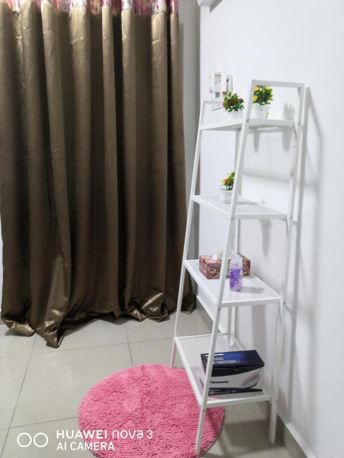 Abah 2 Room Homestay Pasir Gudang Esterno foto