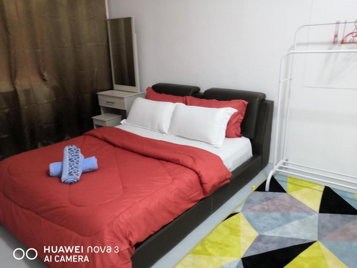 Abah 2 Room Homestay Pasir Gudang Esterno foto